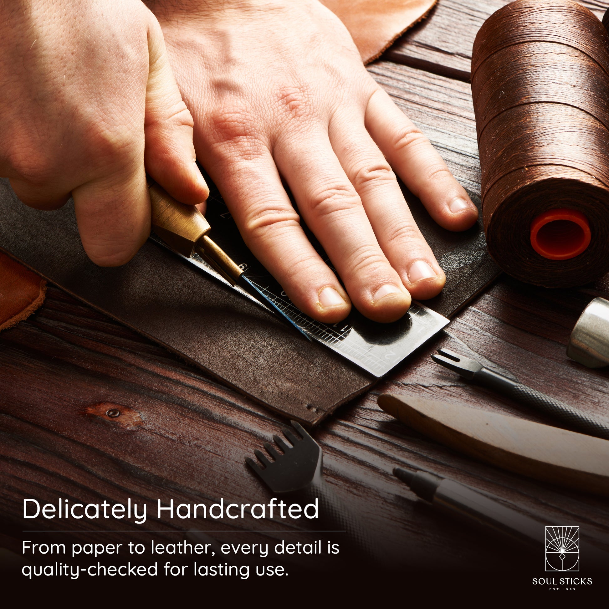 Detail image related to the handmade Owl leather journal